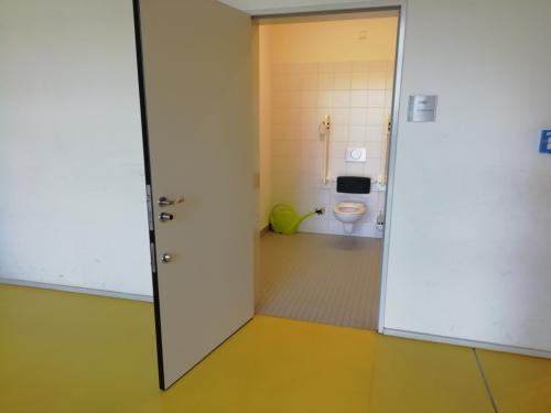 Rollstuhl-WC (Neubau - EG)