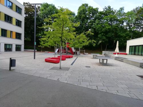 Pausenhof / Spielplatz