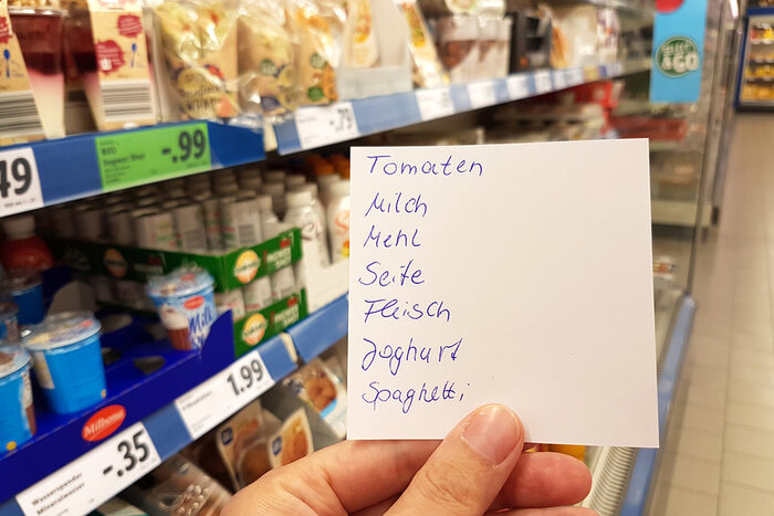 Einkaufsliste im Supermarkt