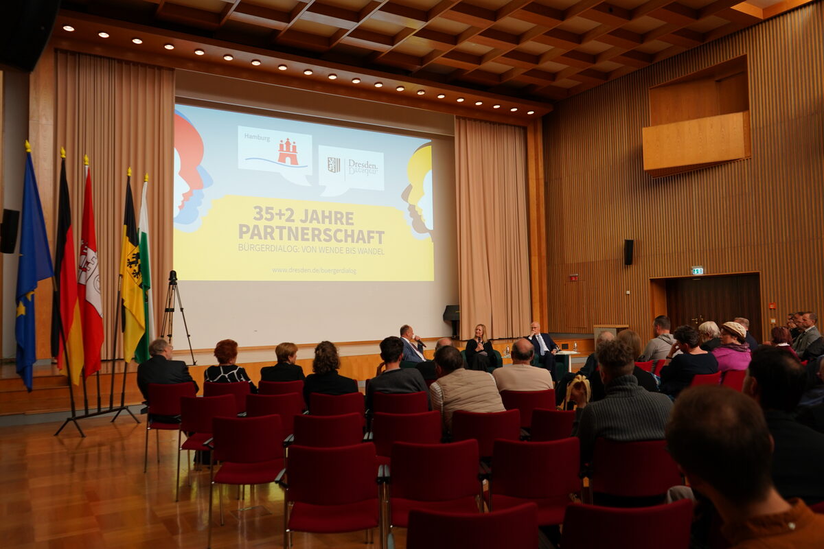 Blick in den Plenarsaal beim Bürgerdialog