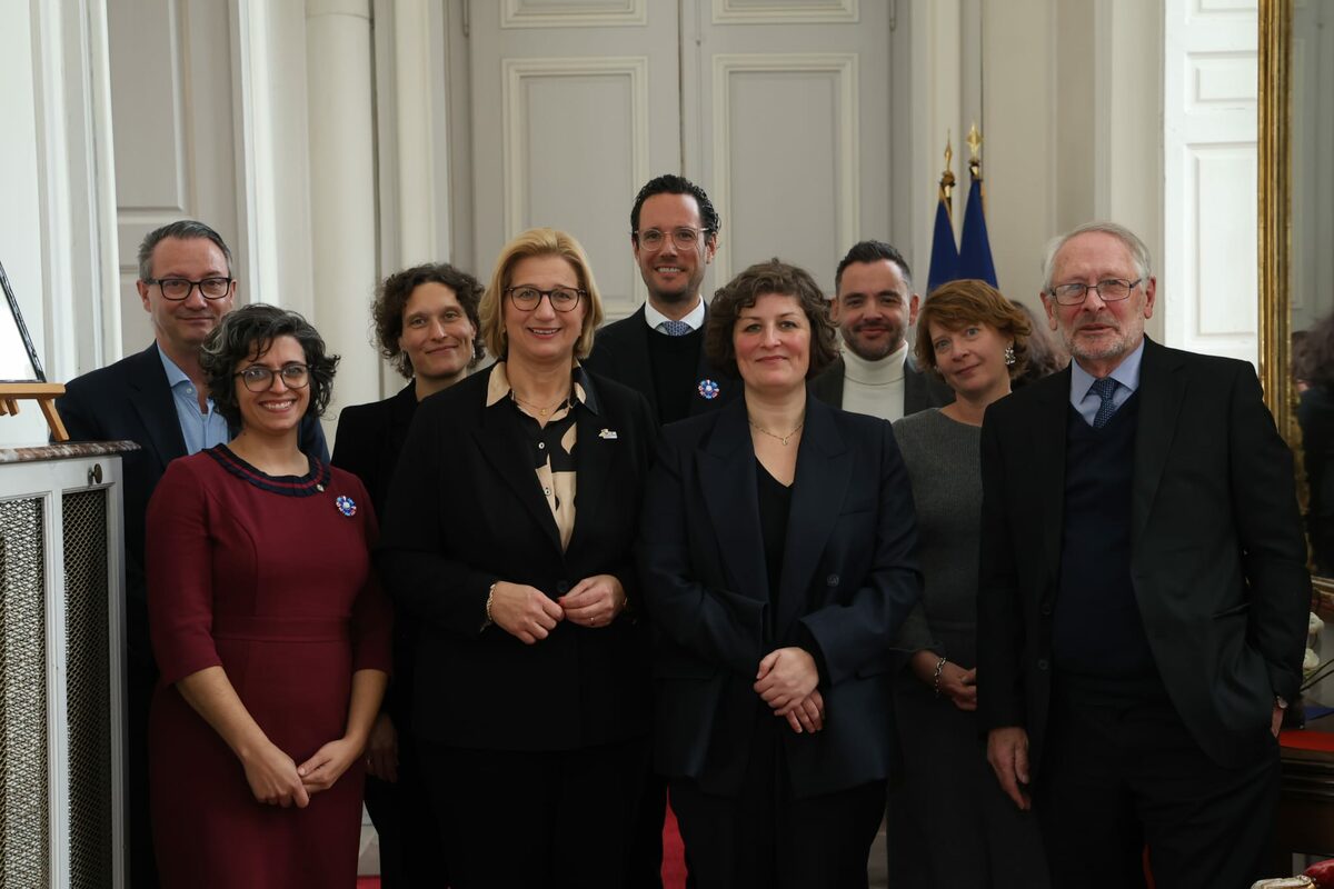 Gruppenfoto der anwesenden Repräsentanten von Straßburg und seinen Partnerstädten