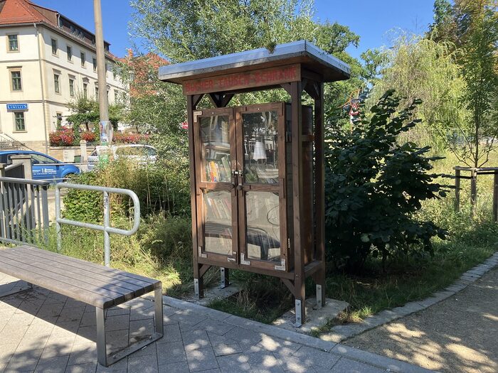 Büchertauschschrank am Park am Kaitzbach in Dresden Strehlen