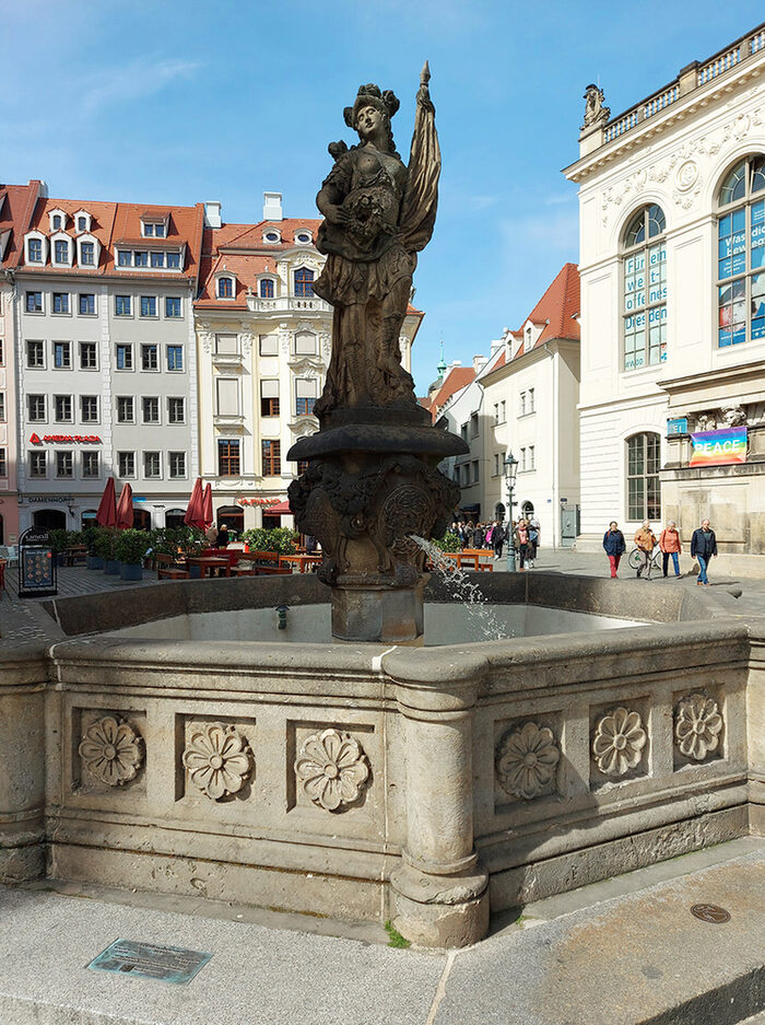 Foto vom Friedensbrunnen auf dem Dresdner Neumarkt