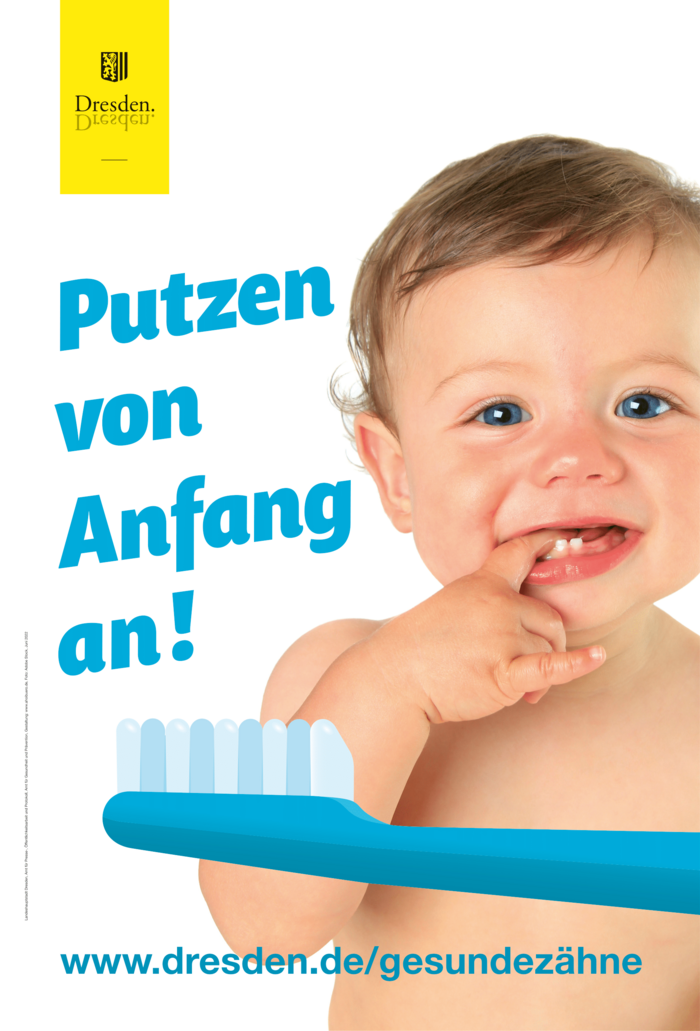 CLP-Plakat-Motiv mit einem Kind mit ersten Zähnen und einer großen Zahnbürste