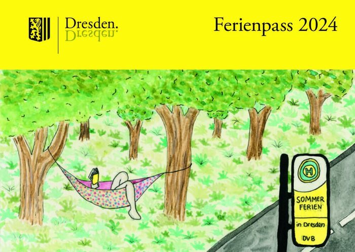 Filzstiftzeichnung von Bäumen und einer Person mit Buch in einer Hängematte an einer Straße. Auf dem Straßenschild steht "Sommerferien in Dresden" und über dem Bild "Ferienpass 2024"