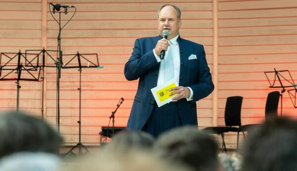 Oberbürgermeister Dirk Hilbert währen seiner Ansprache