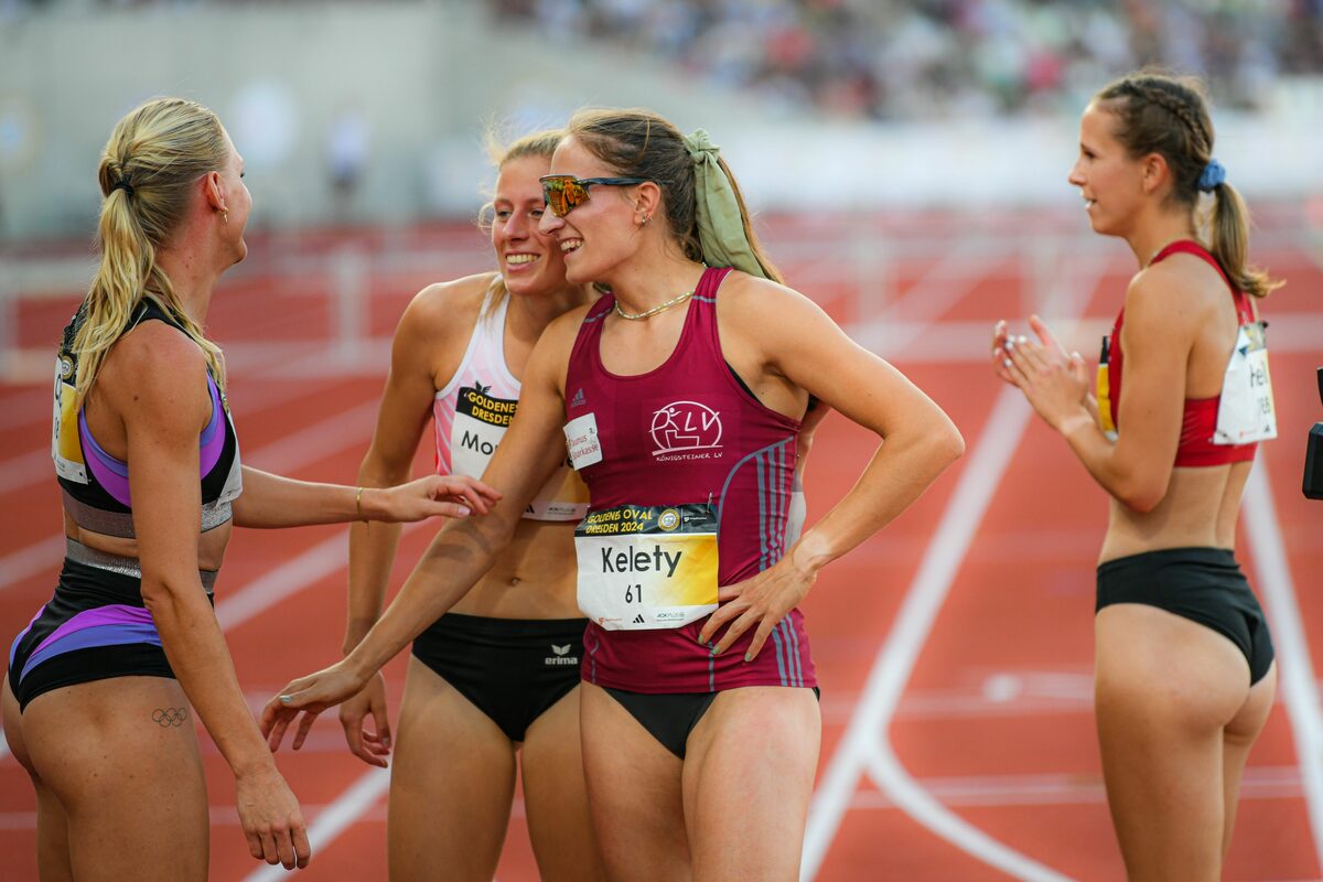 erster Wettkampf im neuen Stadion: 400 Meter Hürden Frauen