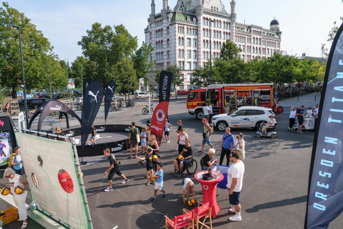 Aktionsstände auf der Plaza