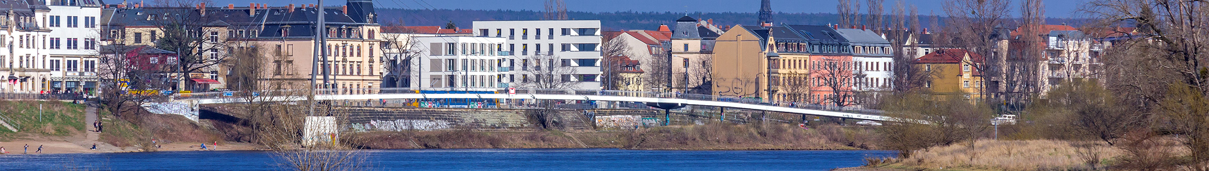 Pieschen mit der Molenbrücke für Fußgänger und Radfahrer über die Elbe