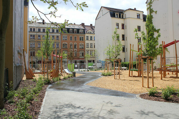 Louisengrün – neu gestalteter Spielplatz und Grünfläche an der Louisenstraße 63b im Jahr 2014