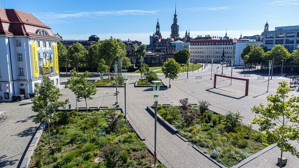 neu gestaltete Pflanzbeete am südlichen Postplatz