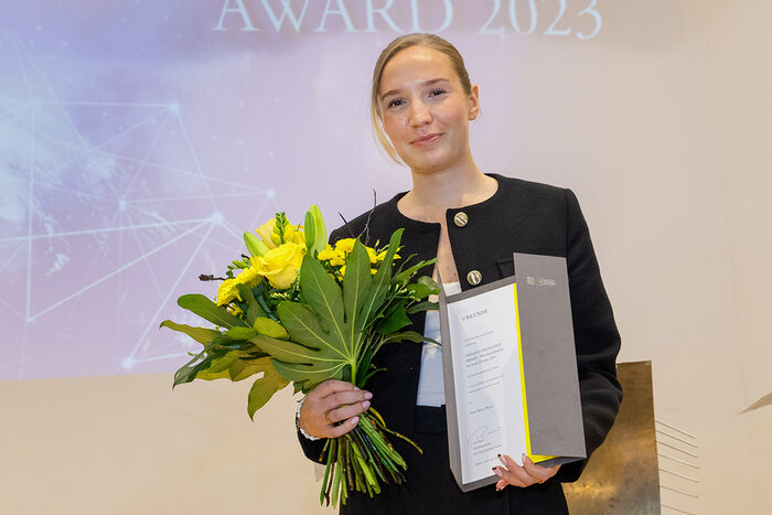 Preisträgerin Marie Hoyer bei der Preisverleihung des DRESDEN EXCELLENCE AWARD
