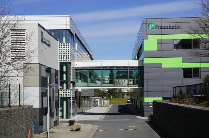 Blick auf das Fraunhofer Forschungszentrum RESsourcenschonende Energie-Technologien (RESET)