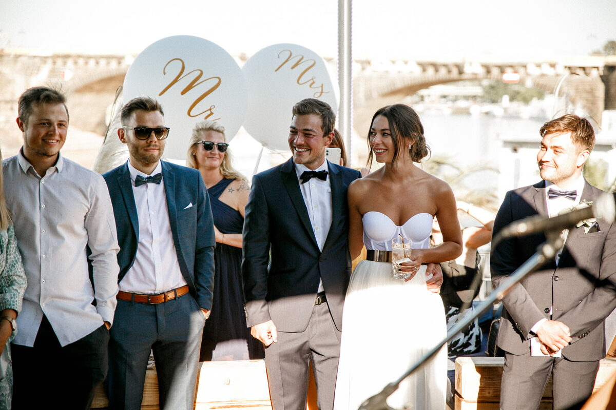 Ein Junges Paar zur Hochzeit